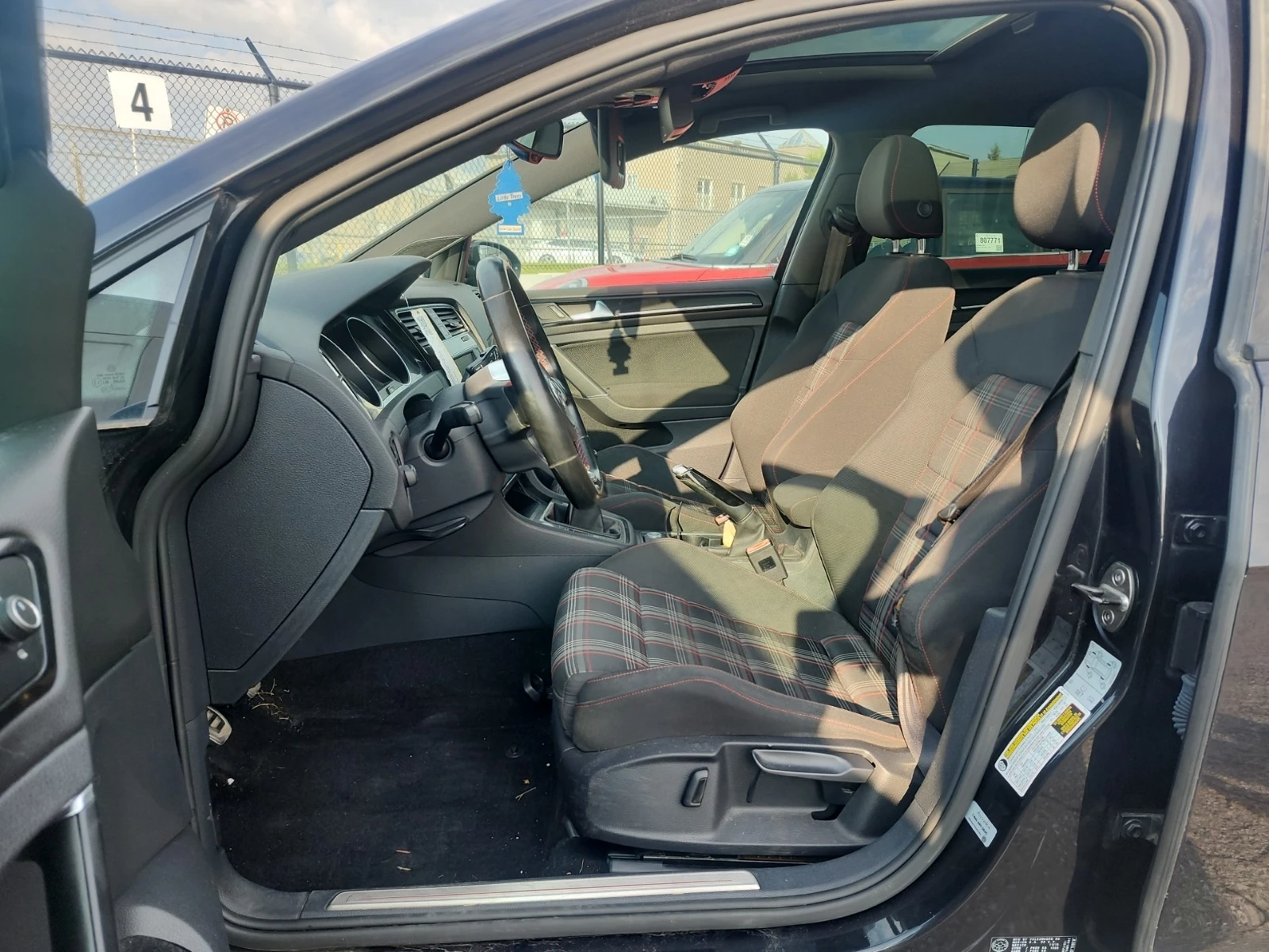 VW Golf GTI РЪЧНА* CARFAX * АвтоКредит * Цена до България* - изображение 5