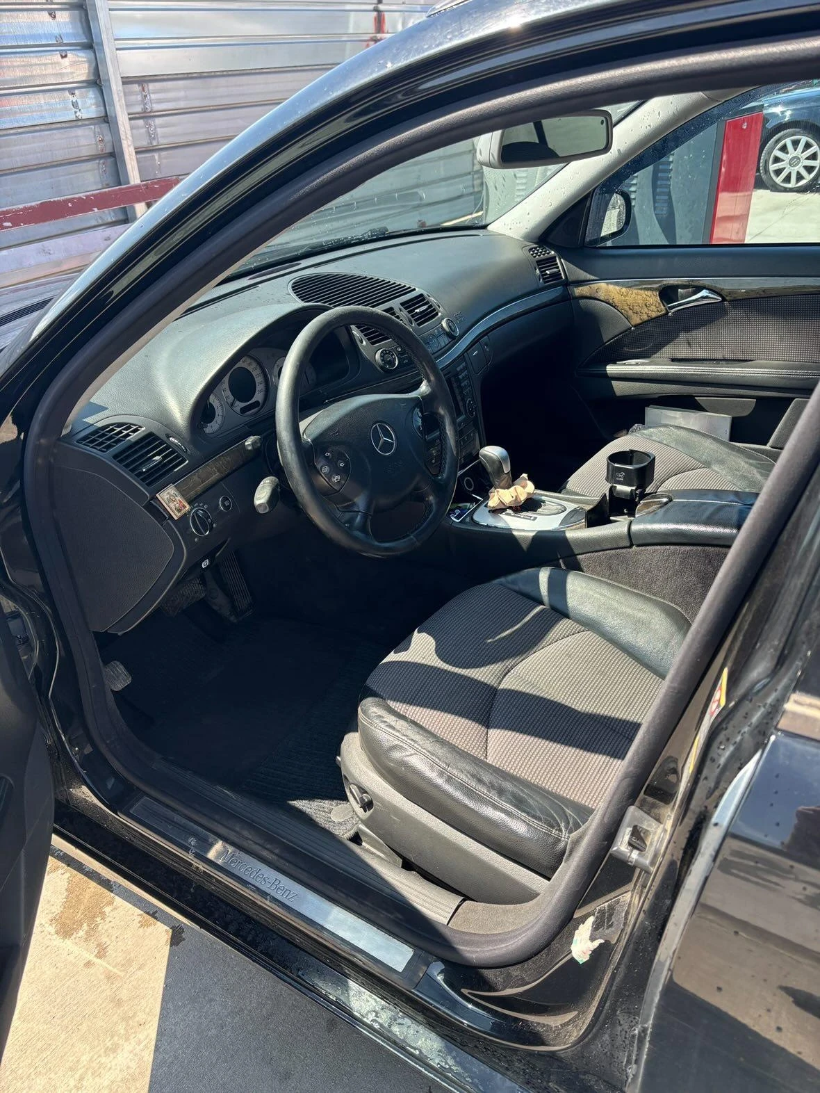 Mercedes-Benz E 320  - изображение 9