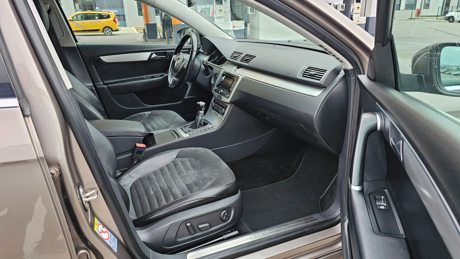 VW Passat 2.0TDI HIGHLINE PANORAMA   | Mobile.bg   13