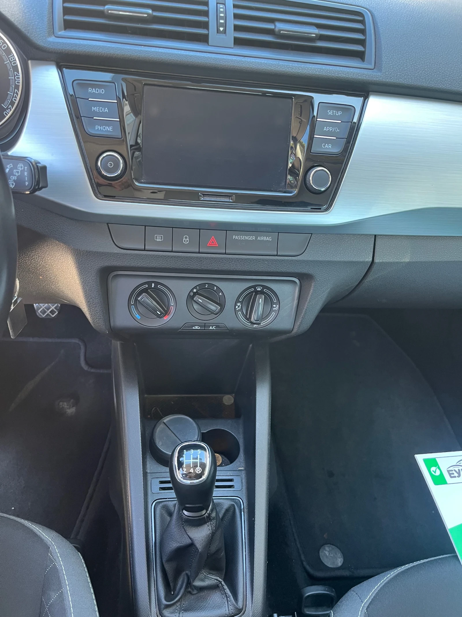 Skoda Fabia 1.0 MPI, снимка 10 - Автомобили и джипове - 54109493