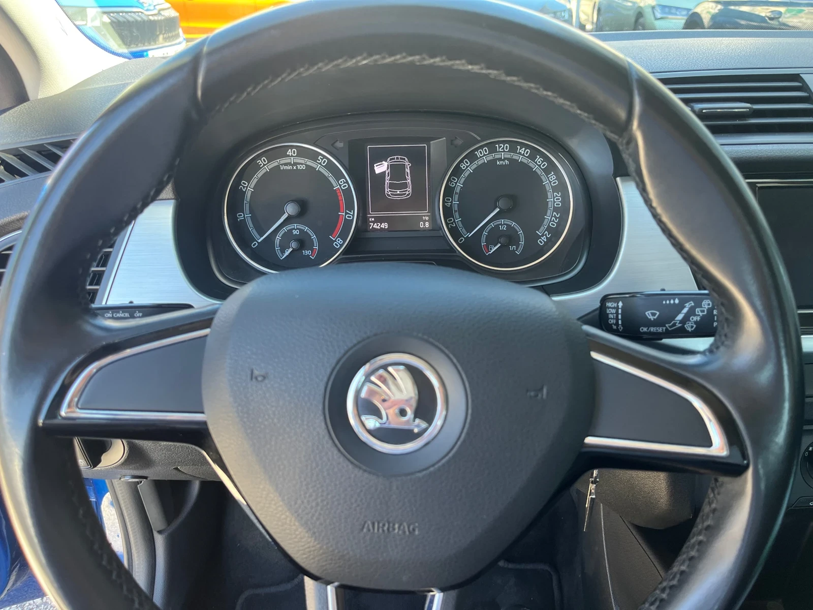 Skoda Fabia 1.0 MPI, снимка 11 - Автомобили и джипове - 54109493