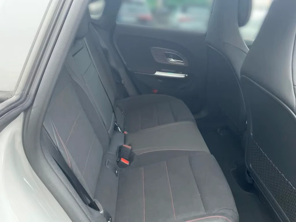 Mercedes-Benz CLA 250 EQ* AMG* PANO* DISTR* KEYLESS* CARPLAY* , снимка 11 - Автомобили и джипове - 54135689