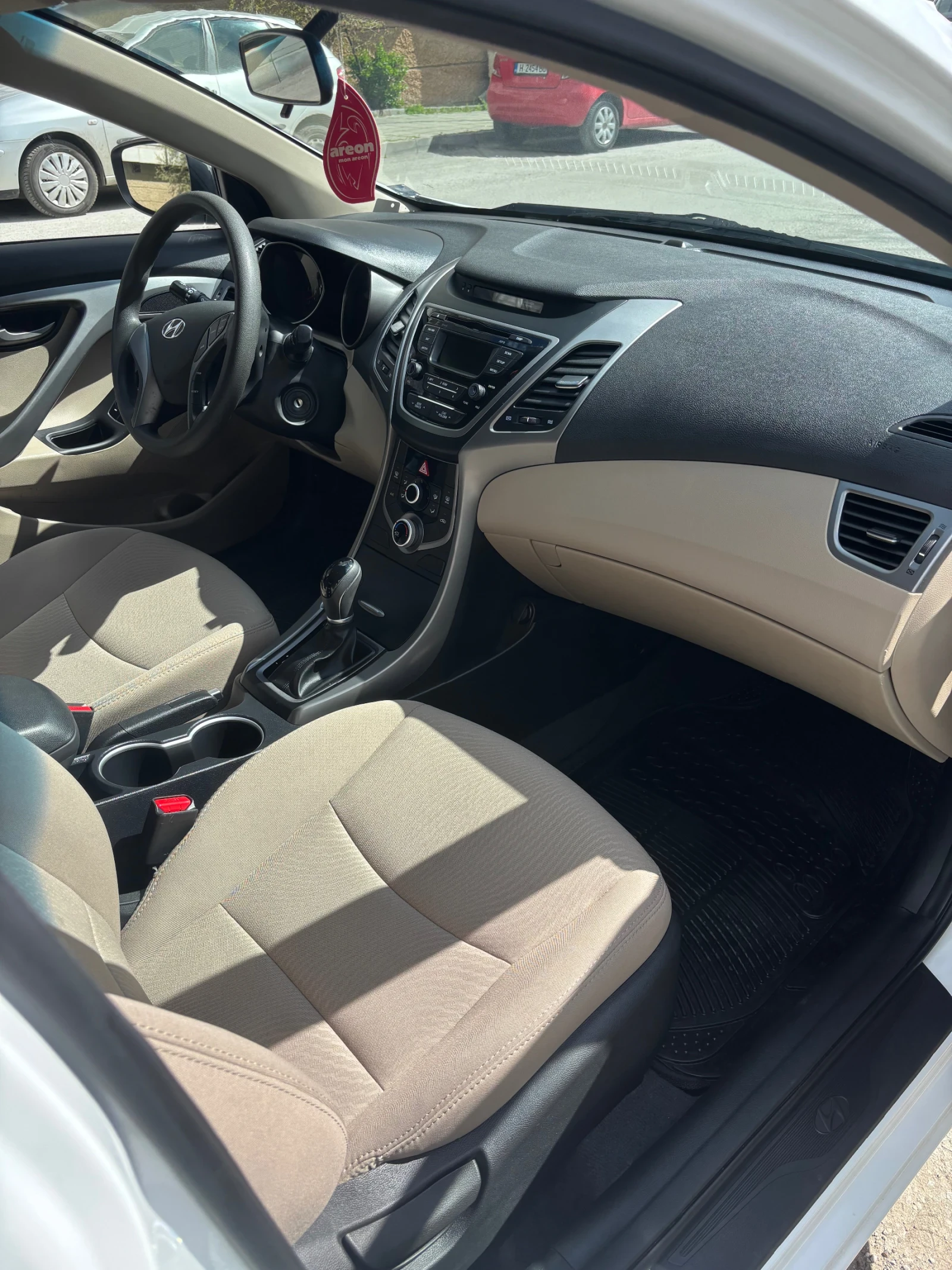 Hyundai Elantra, снимка 9 - Автомобили и джипове - 54145705