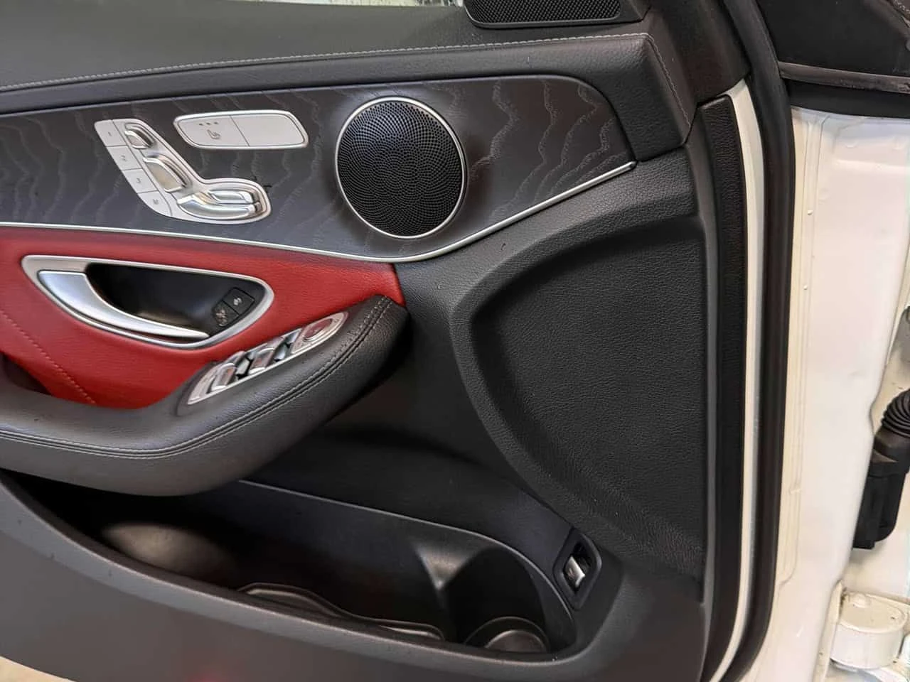 Mercedes-Benz C 300 /ПАНОРАМА/БЕЗ ИНЦИДЕНТИ/ОТ ПРЕДСТАВИТЕЛСТВО, снимка 13 - Автомобили и джипове - 54172646