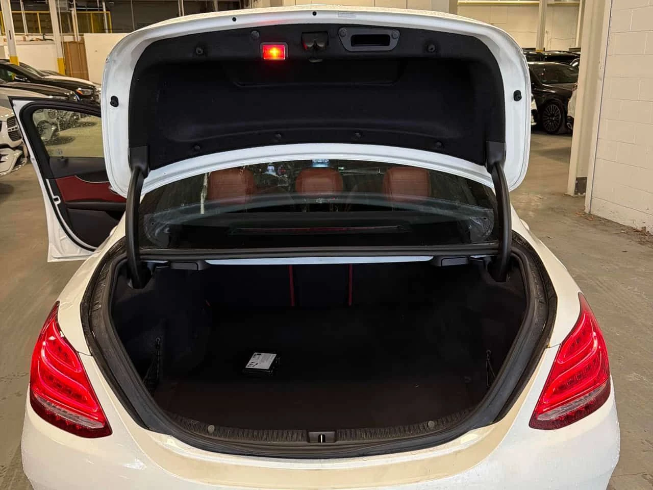 Mercedes-Benz C 300 /ПАНОРАМА/БЕЗ ИНЦИДЕНТИ/ОТ ПРЕДСТАВИТЕЛСТВО, снимка 16 - Автомобили и джипове - 54172646