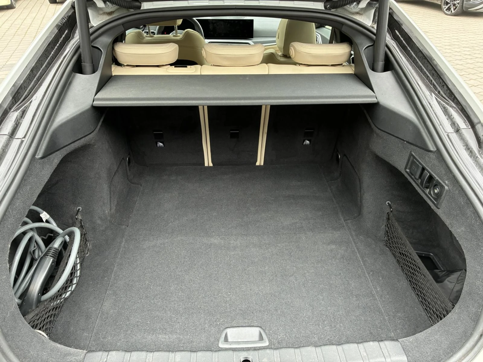 BMW i4 M50* xDrive* 100%  SOH, снимка 15 - Автомобили и джипове - 54233495