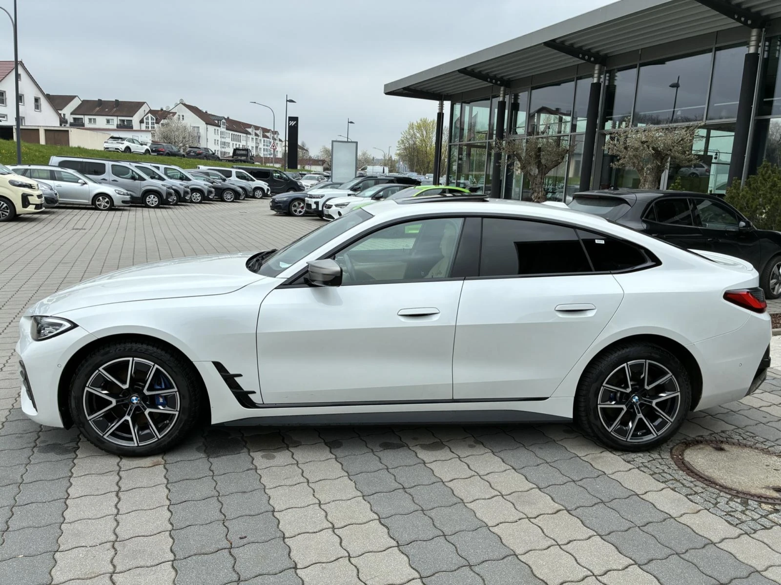 BMW i4 M50* xDrive* 100%  SOH, снимка 6 - Автомобили и джипове - 54233495