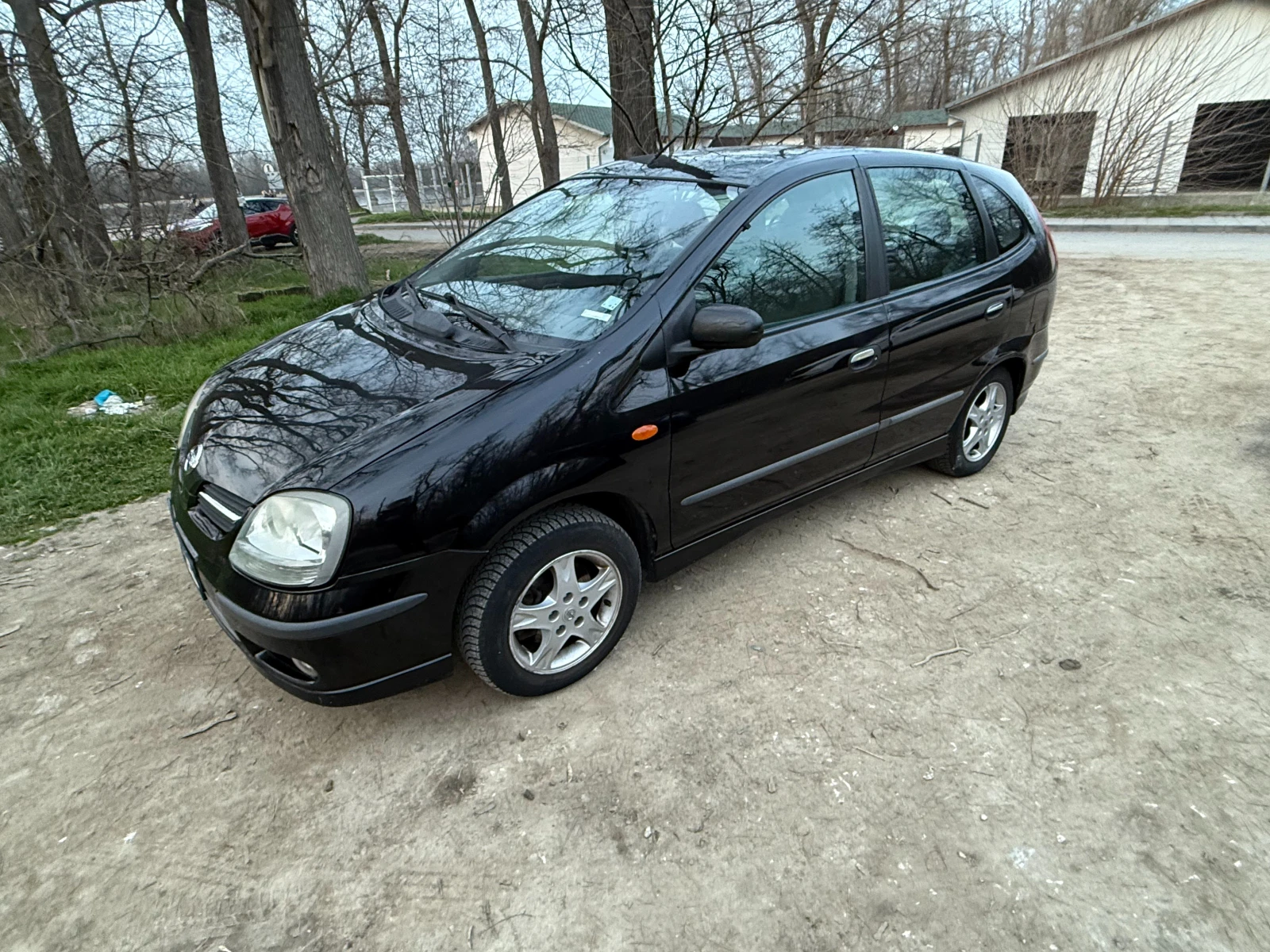 Nissan Almera tino