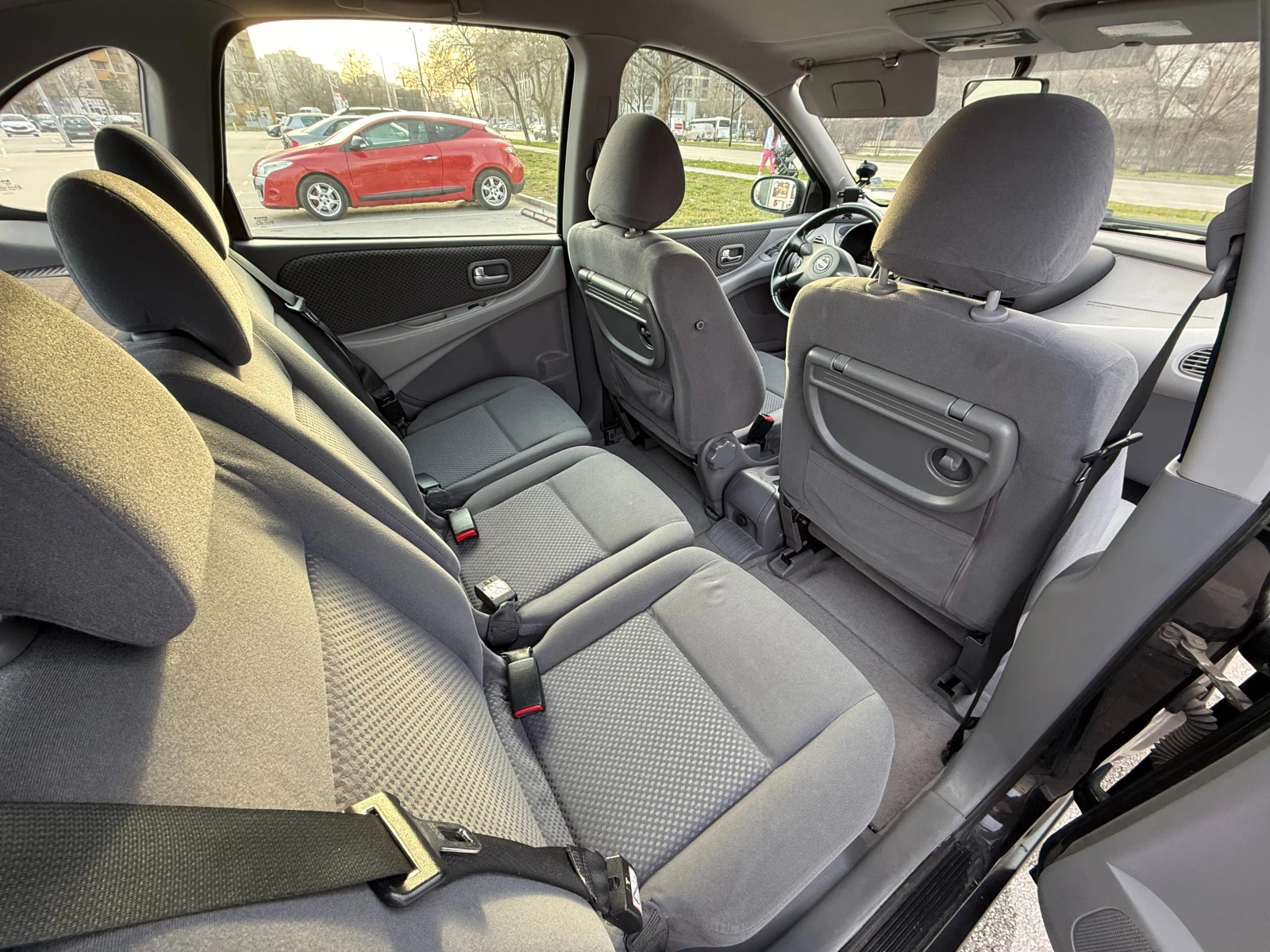 Nissan Almera tino, снимка 3 - Автомобили и джипове - 54375022