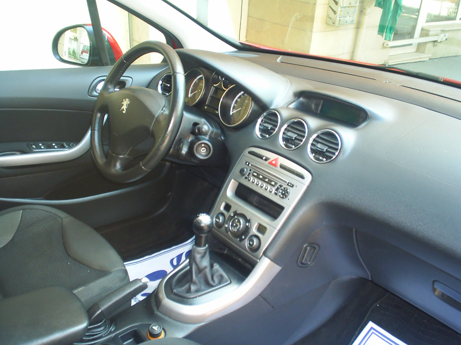 Peugeot 308 1.4 I 95 k.c., снимка 12 - Автомобили и джипове - 54439932