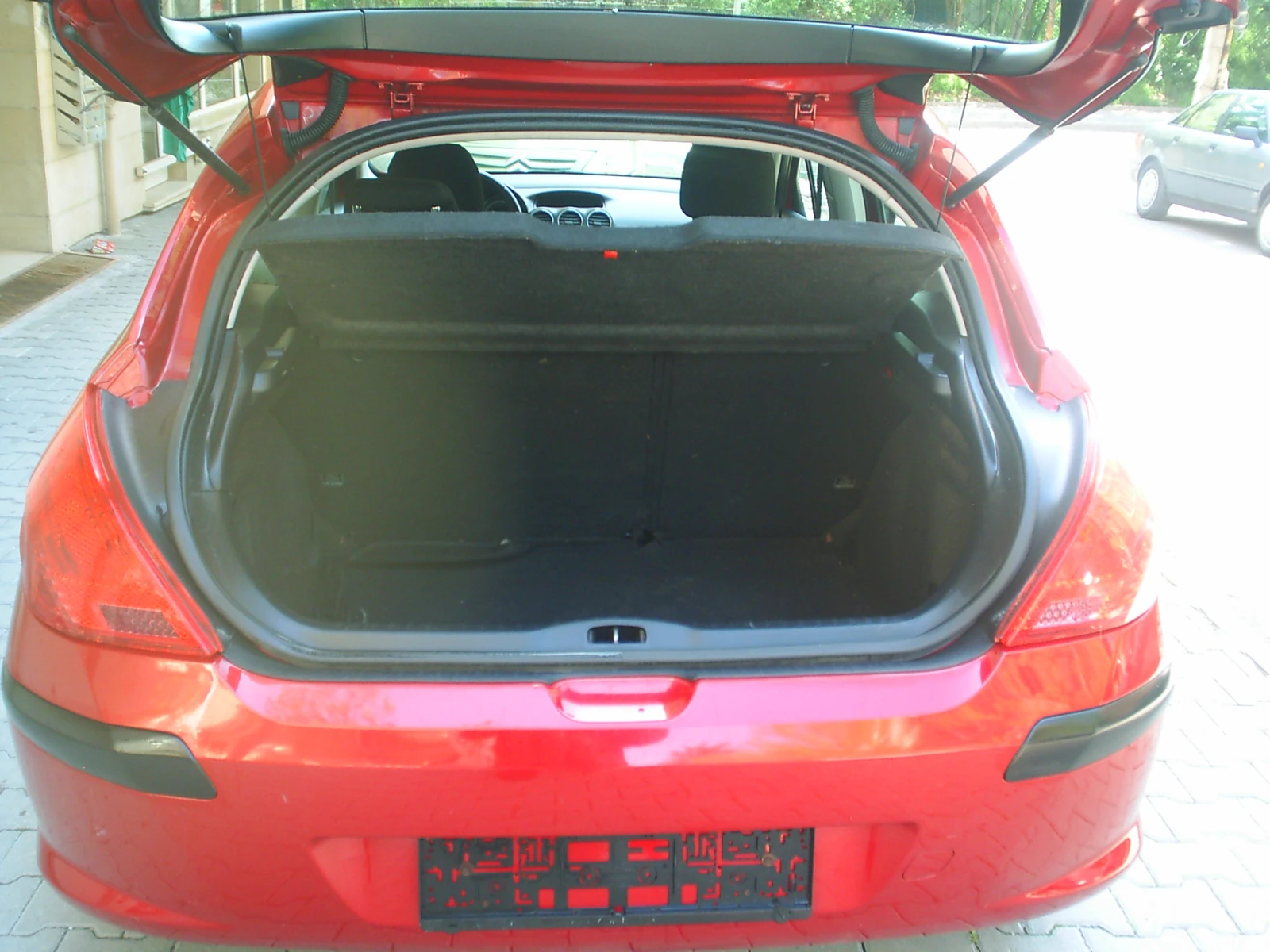 Peugeot 308 1.4 I 95 k.c., снимка 14 - Автомобили и джипове - 54439932