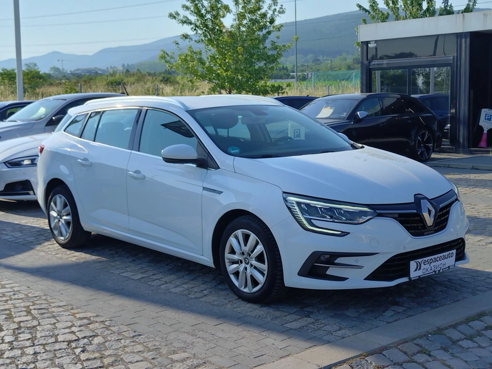 Renault Megane 1.5dCi/ 115к.с. КАПАРИРАН, снимка 3 - Автомобили и джипове - 55085418