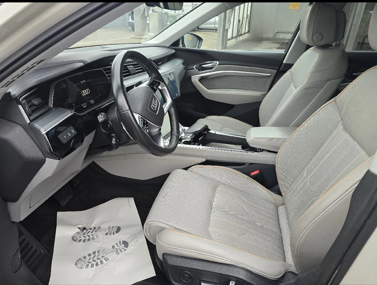 Audi E-Tron 55 Quattro 95KWh Full service 96.8%Soh, снимка 7 - Автомобили и джипове - 56217611
