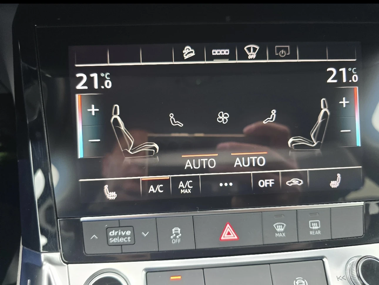 Audi E-Tron 55 Quattro 95KWh Full service 96.8%Soh, снимка 14 - Автомобили и джипове - 56217611