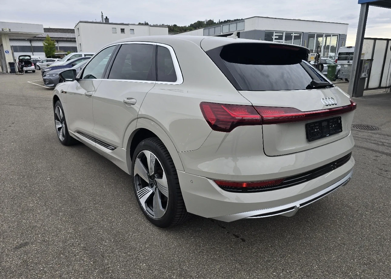 Audi E-Tron 55 Quattro 95KWh Full service 96.8%Soh, снимка 5 - Автомобили и джипове - 56217611