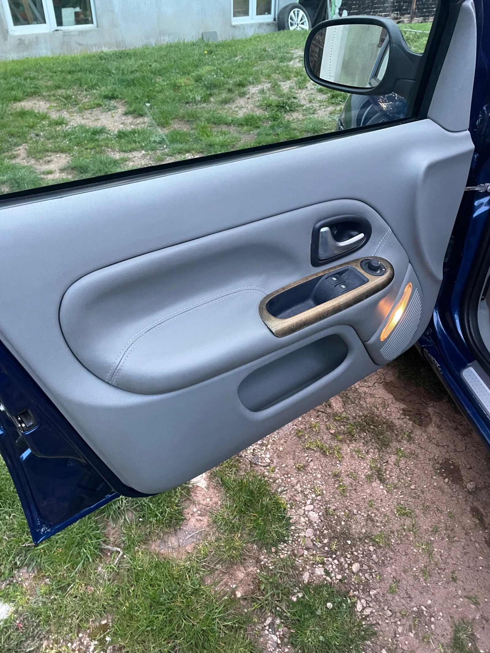 Renault Clio 1.6 16v Автоматик Газ , снимка 9 - Автомобили и джипове - 56235754