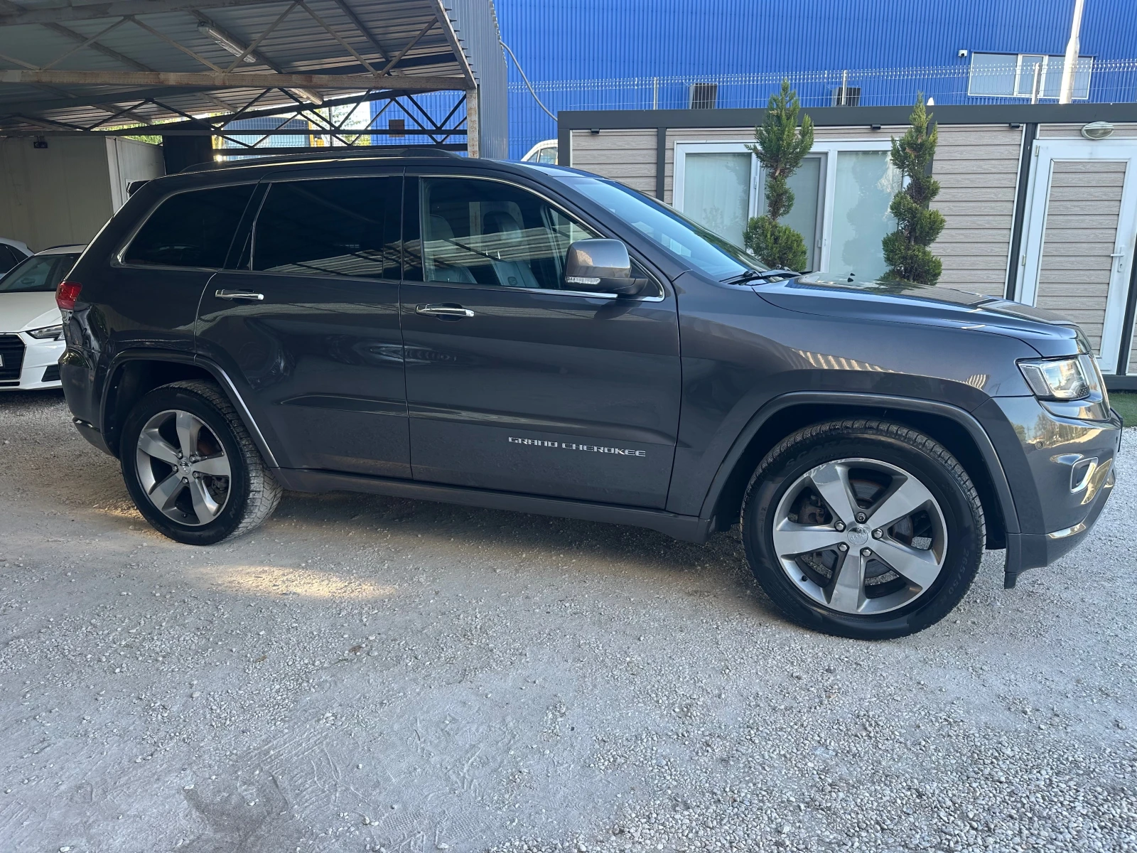 Jeep Grand cherokee 3.0D Overland  AWD - изображение 2