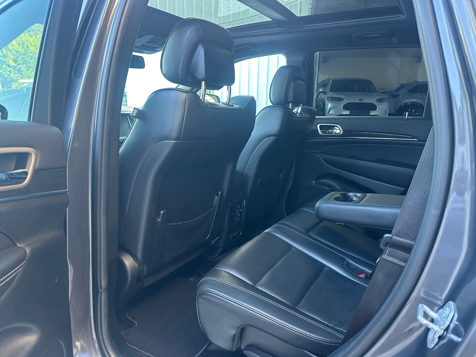 Jeep Grand cherokee 3.0D Overland  AWD - изображение 7