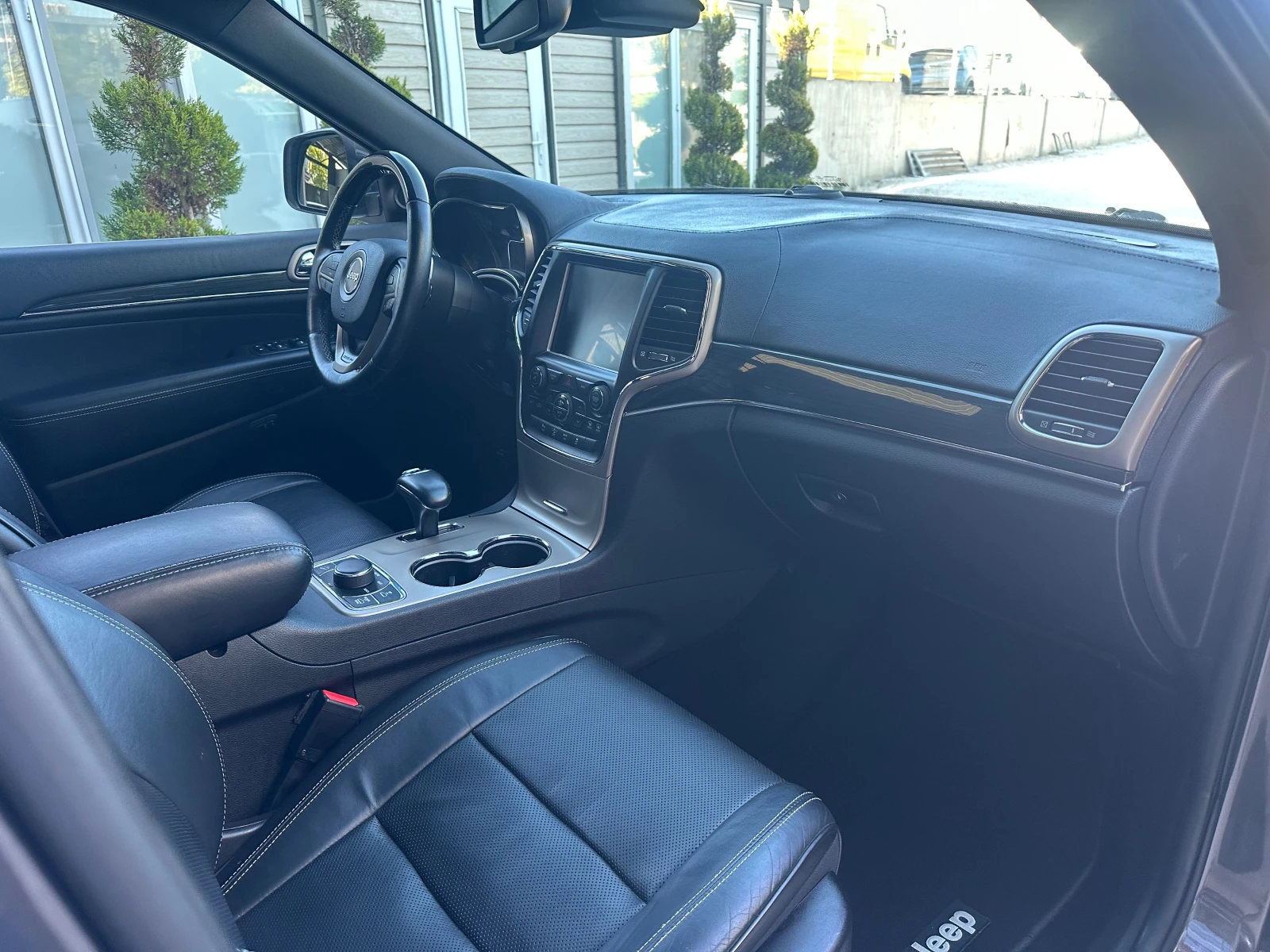 Jeep Grand cherokee 3.0D Overland  AWD - изображение 10