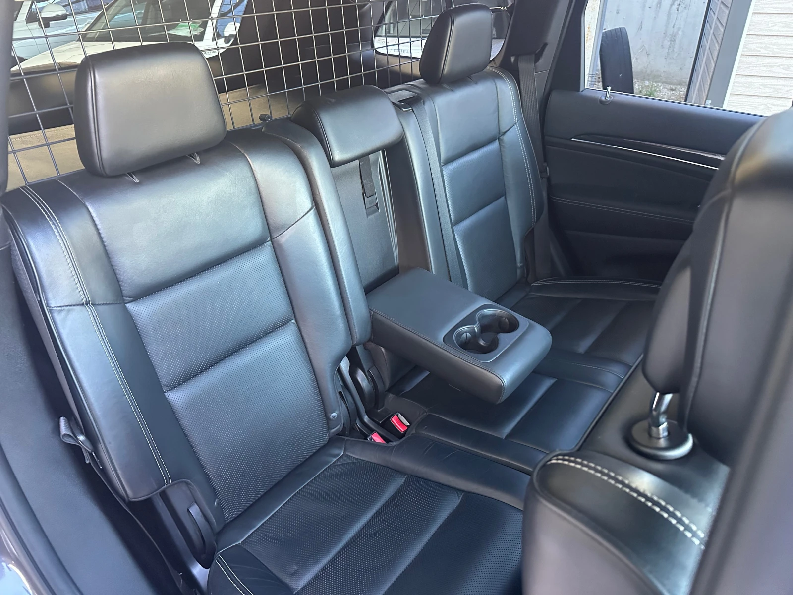 Jeep Grand cherokee 3.0D Overland  AWD - изображение 8