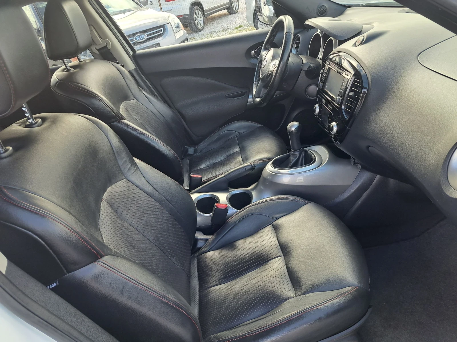 Nissan Juke 1.6 КОЖА/НАВИГАЦИЯ, снимка 12 - Автомобили и джипове - 53859273