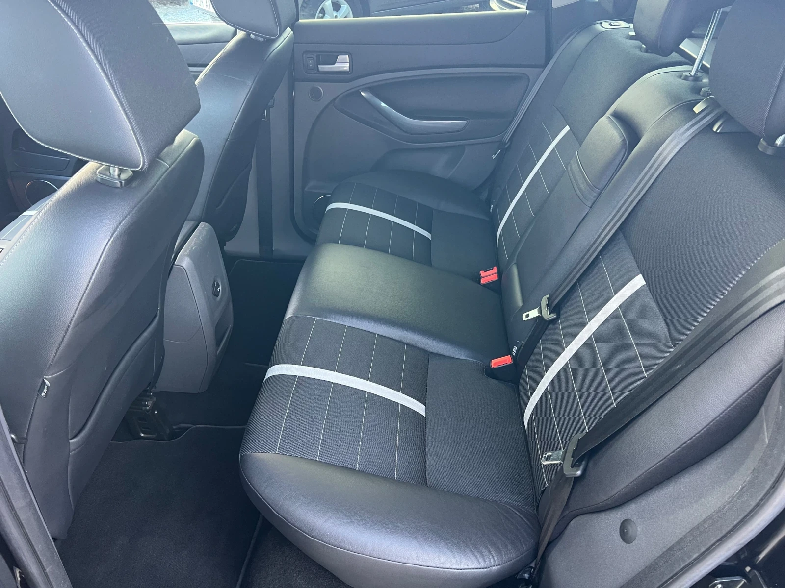 Ford Kuga 2.5T* 4Х4* ШВЕЙЦАРИЯ* КОЖА* НАВИ* КАМЕРА* , снимка 10 - Автомобили и джипове - 53976765