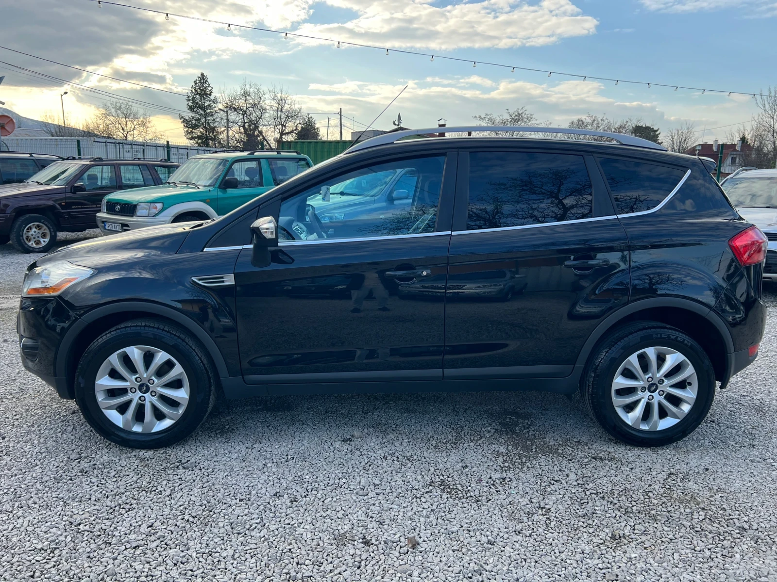 Ford Kuga 2.5T* 4Х4* ШВЕЙЦАРИЯ* КОЖА* НАВИ* КАМЕРА* , снимка 8 - Автомобили и джипове - 53976765
