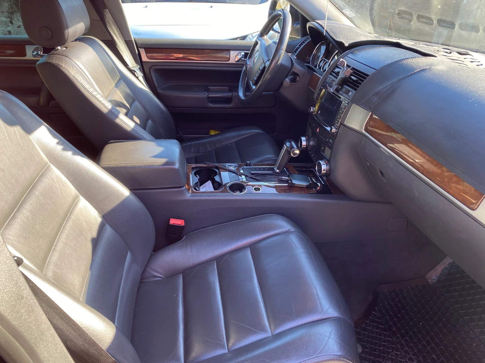 VW Touareg, снимка 6 - Автомобили и джипове - 54143607