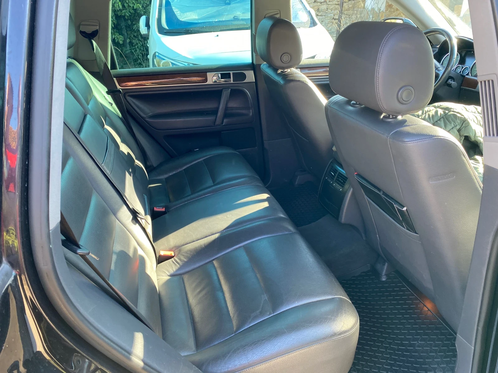 VW Touareg, снимка 7 - Автомобили и джипове - 54143607