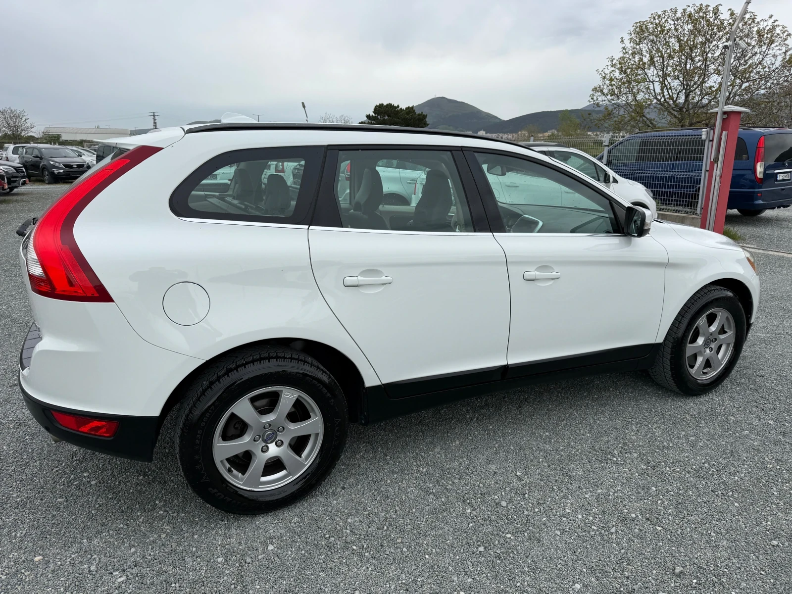 Volvo XC60 (KATO НОВА)^(4x4), снимка 5 - Автомобили и джипове - 54352352