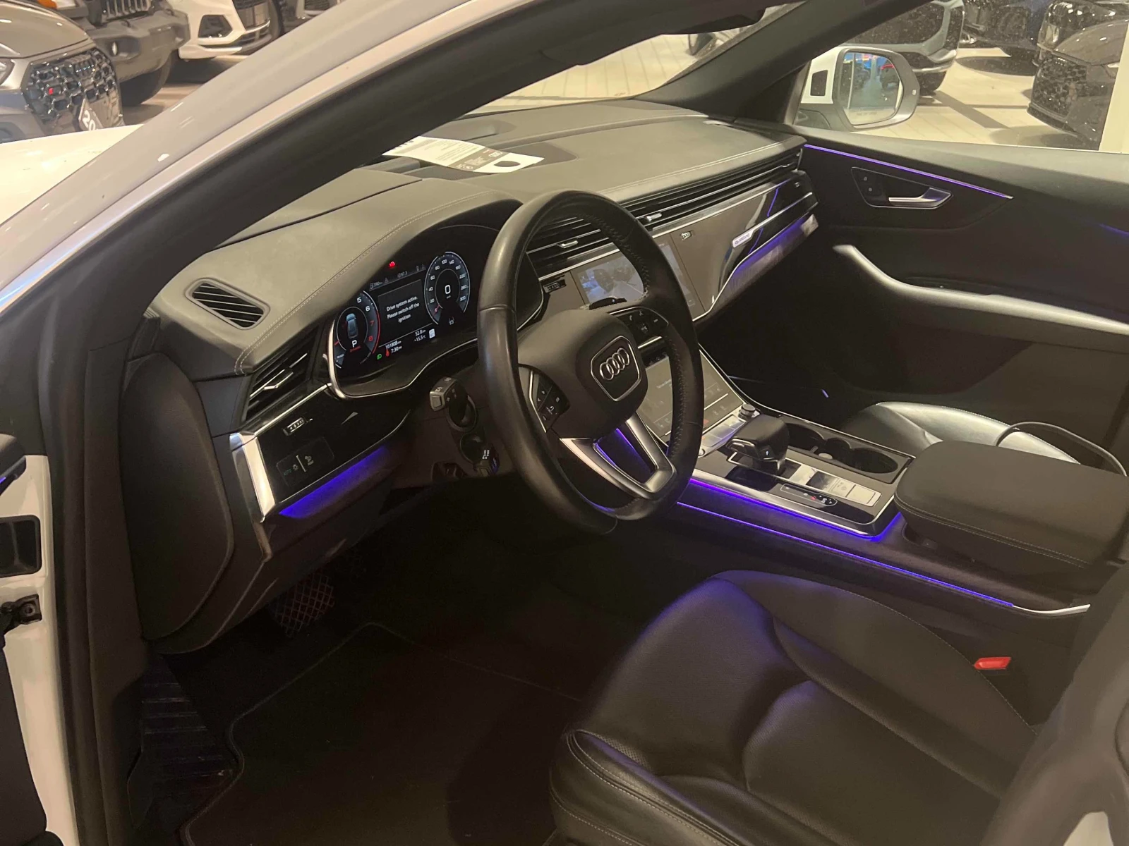 Audi Q8 S LINE QUATTRO PRESTIGE * CARFAX * AWD * NAV, снимка 6 - Автомобили и джипове - 56256848