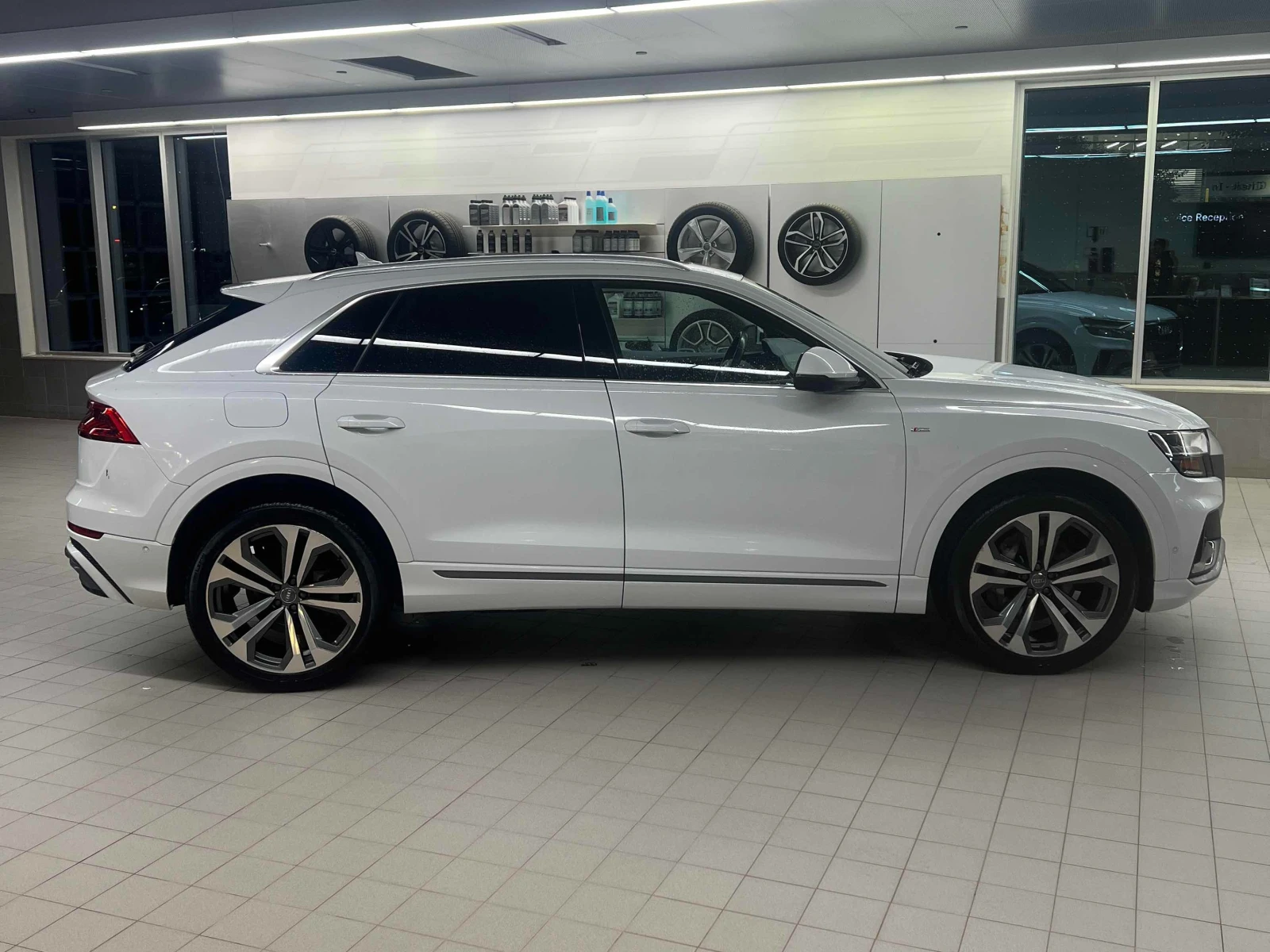 Audi Q8 S LINE QUATTRO PRESTIGE * CARFAX * AWD * NAV, снимка 3 - Автомобили и джипове - 56256848