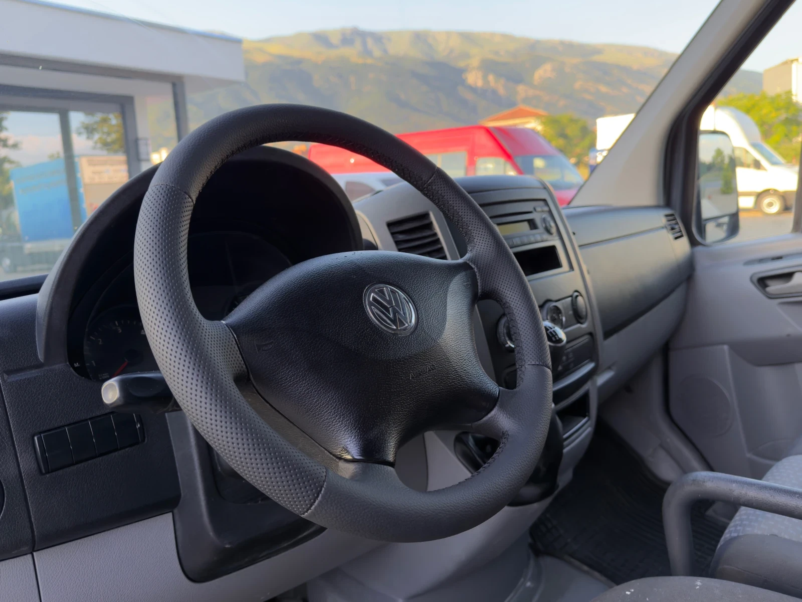 VW Crafter 2.0/ TDI / Климатик /, снимка 7 - Бусове и автобуси - 55105347