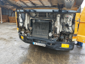 Volvo F10 Бордови с кран, снимка 3 - Камиони - 45379924