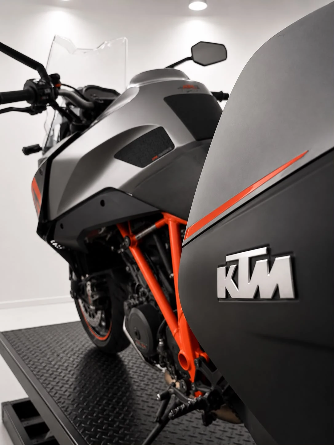 Ktm Super Duke 1290 GT Akrapovic , снимка 3 - Мотоциклети и мототехника - 55626183