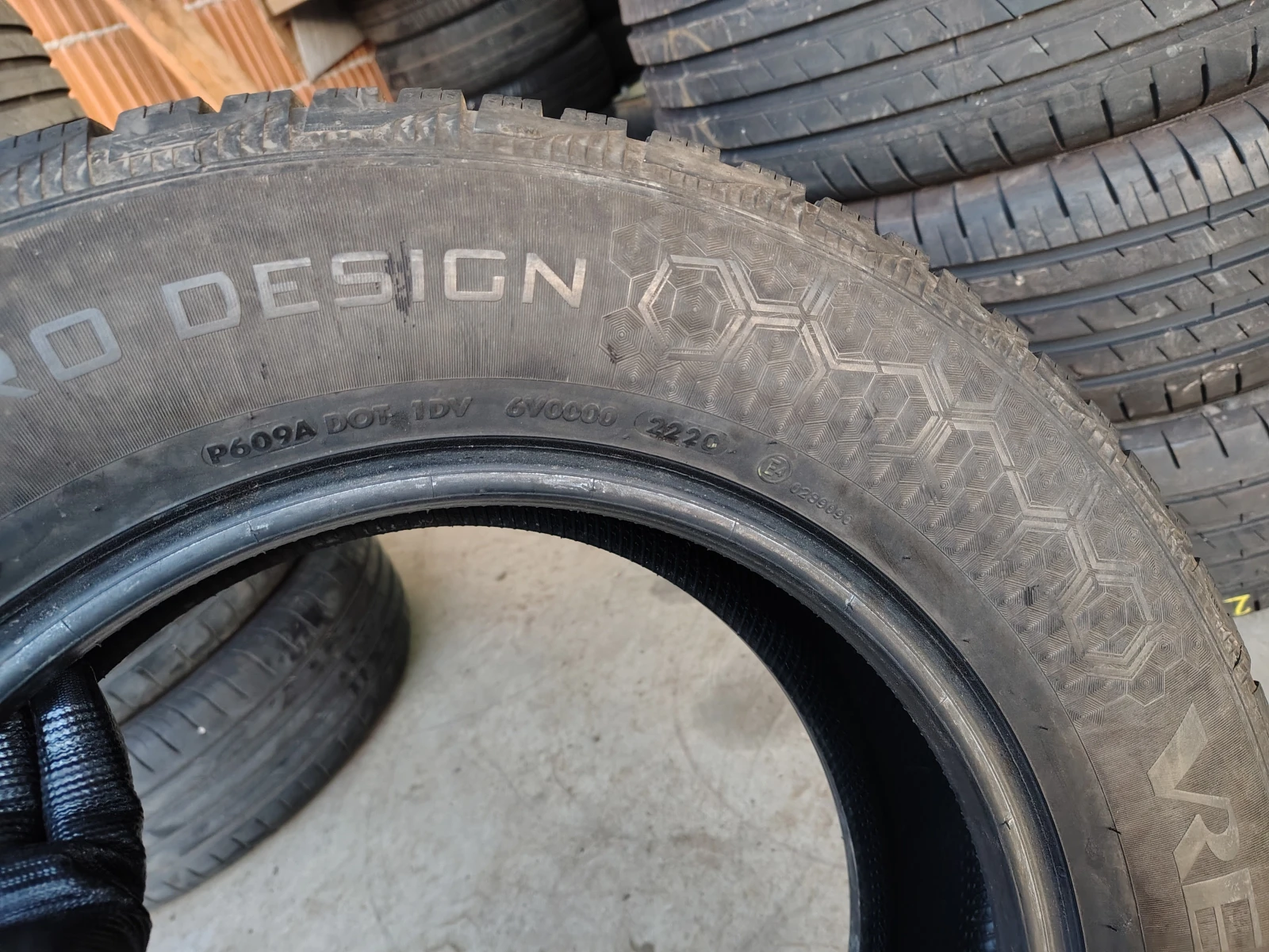 Гуми Зимни 215/65R16, снимка 8 - Гуми и джанти - 54091319