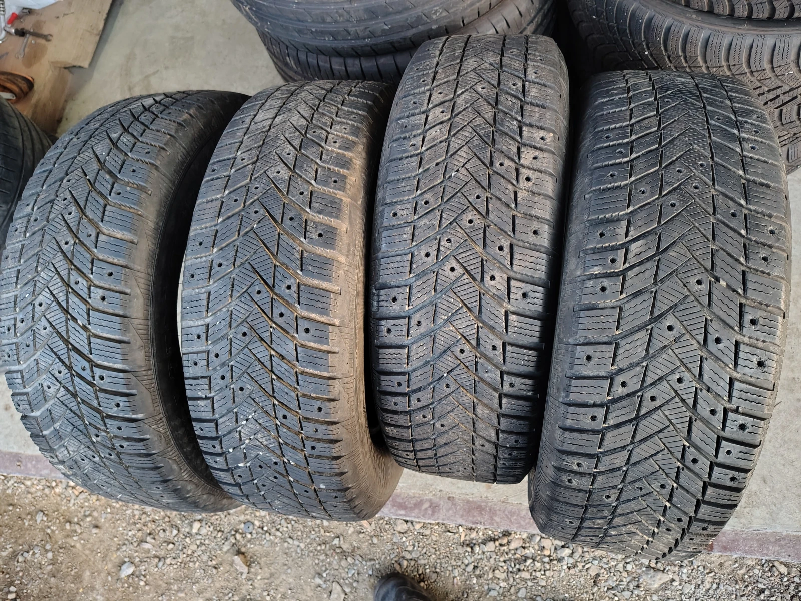 Гуми Зимни 215/65R16