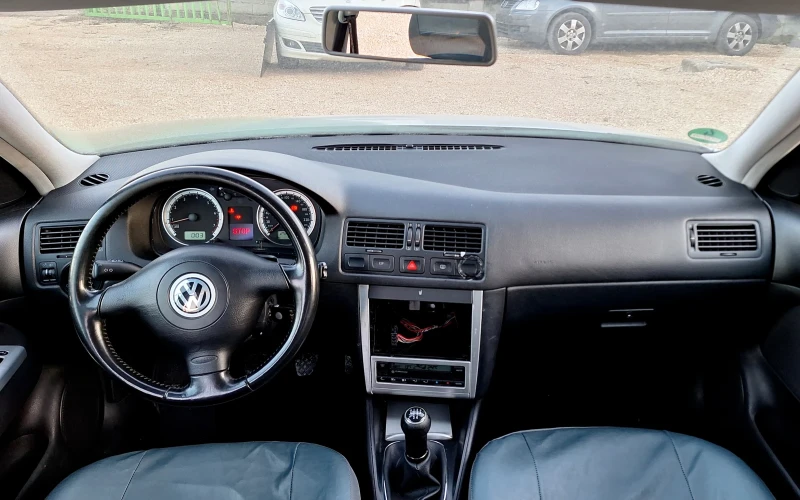 VW Bora 1.6i, снимка 7 - Автомобили и джипове - 49551966