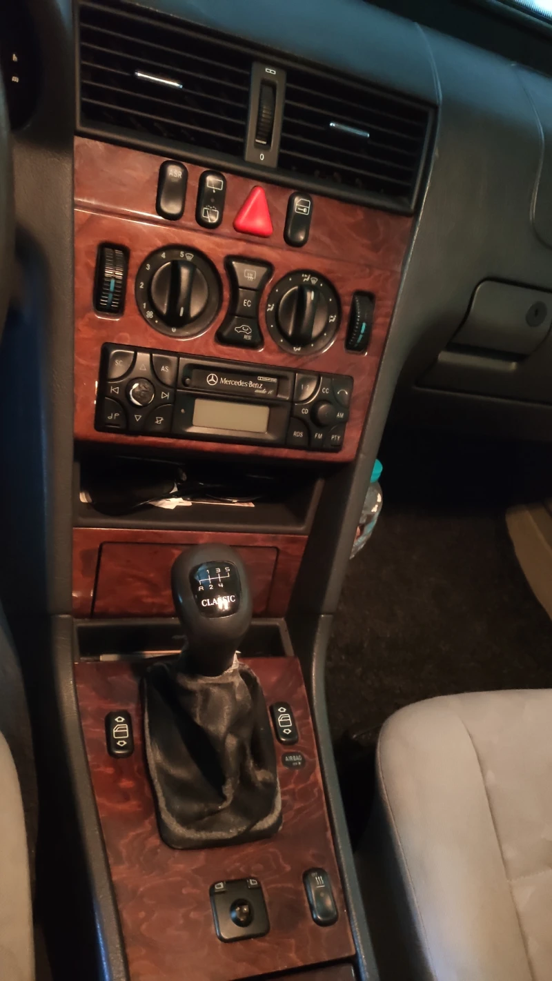 Mercedes-Benz C 220, снимка 7 - Автомобили и джипове - 52529509