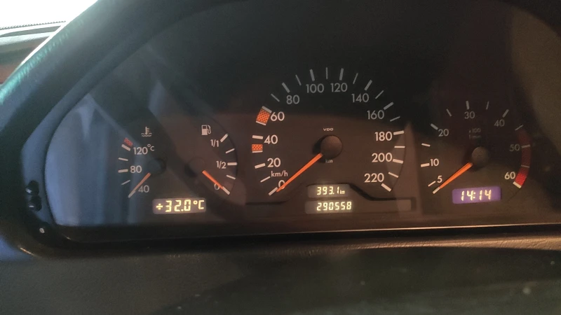Mercedes-Benz C 220, снимка 5 - Автомобили и джипове - 52529509