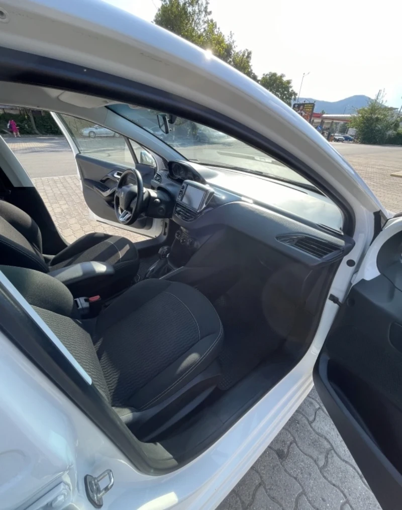 Peugeot 208, снимка 6 - Автомобили и джипове - 52332211