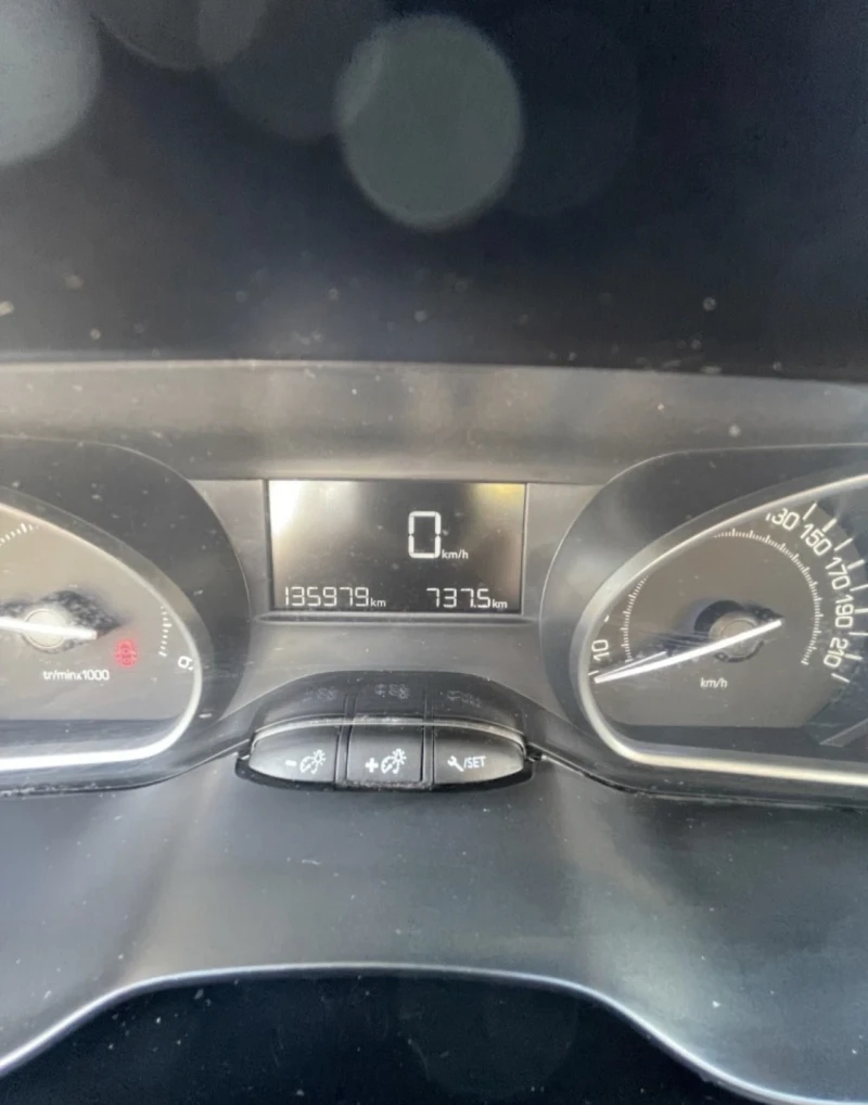 Peugeot 208, снимка 11 - Автомобили и джипове - 52332211