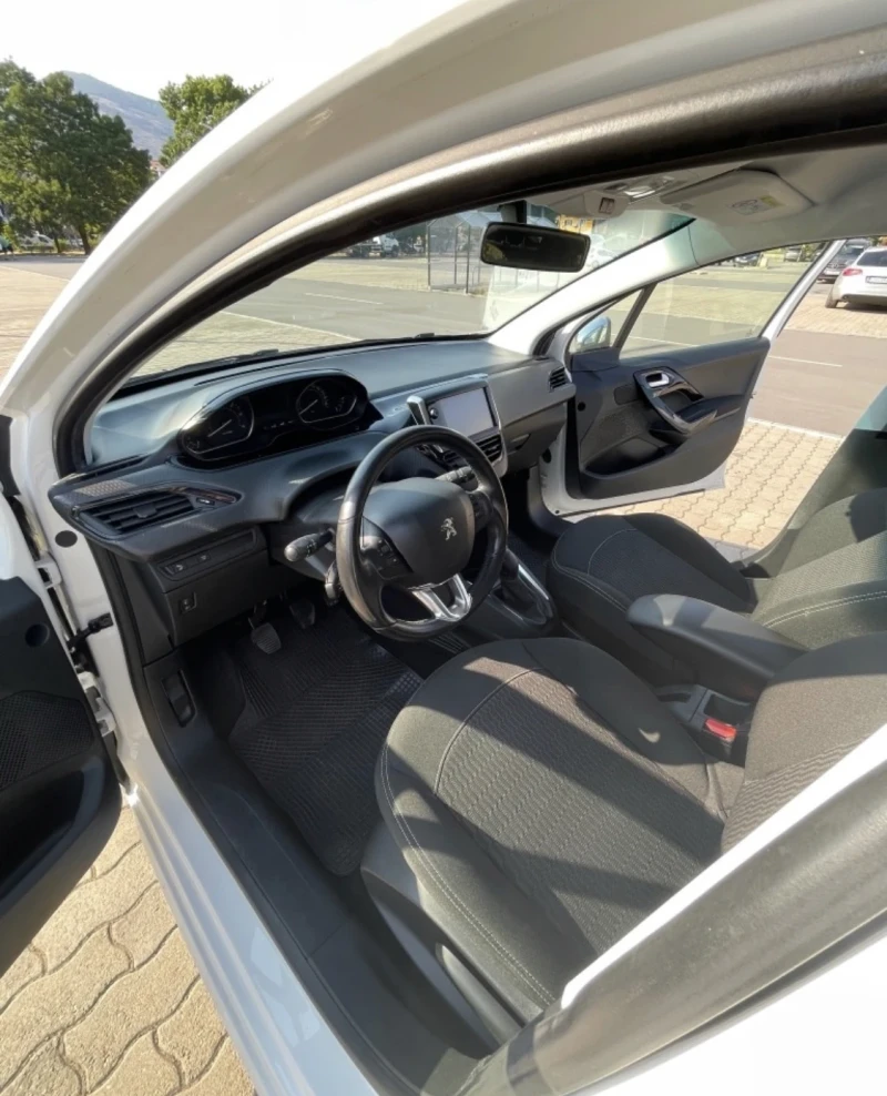 Peugeot 208, снимка 9 - Автомобили и джипове - 52332211