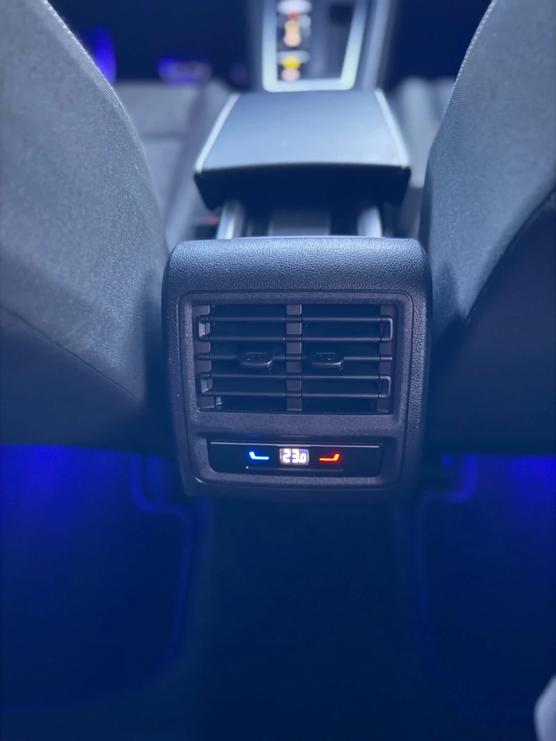 VW Golf 2.0 TDI, снимка 17 - Автомобили и джипове - 53287934