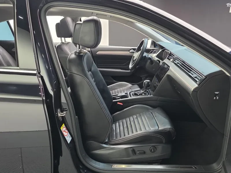 VW Passat 2.0 Tdi Prestige - САМО 30% АВАНС, снимка 11 - Автомобили и джипове - 55483451