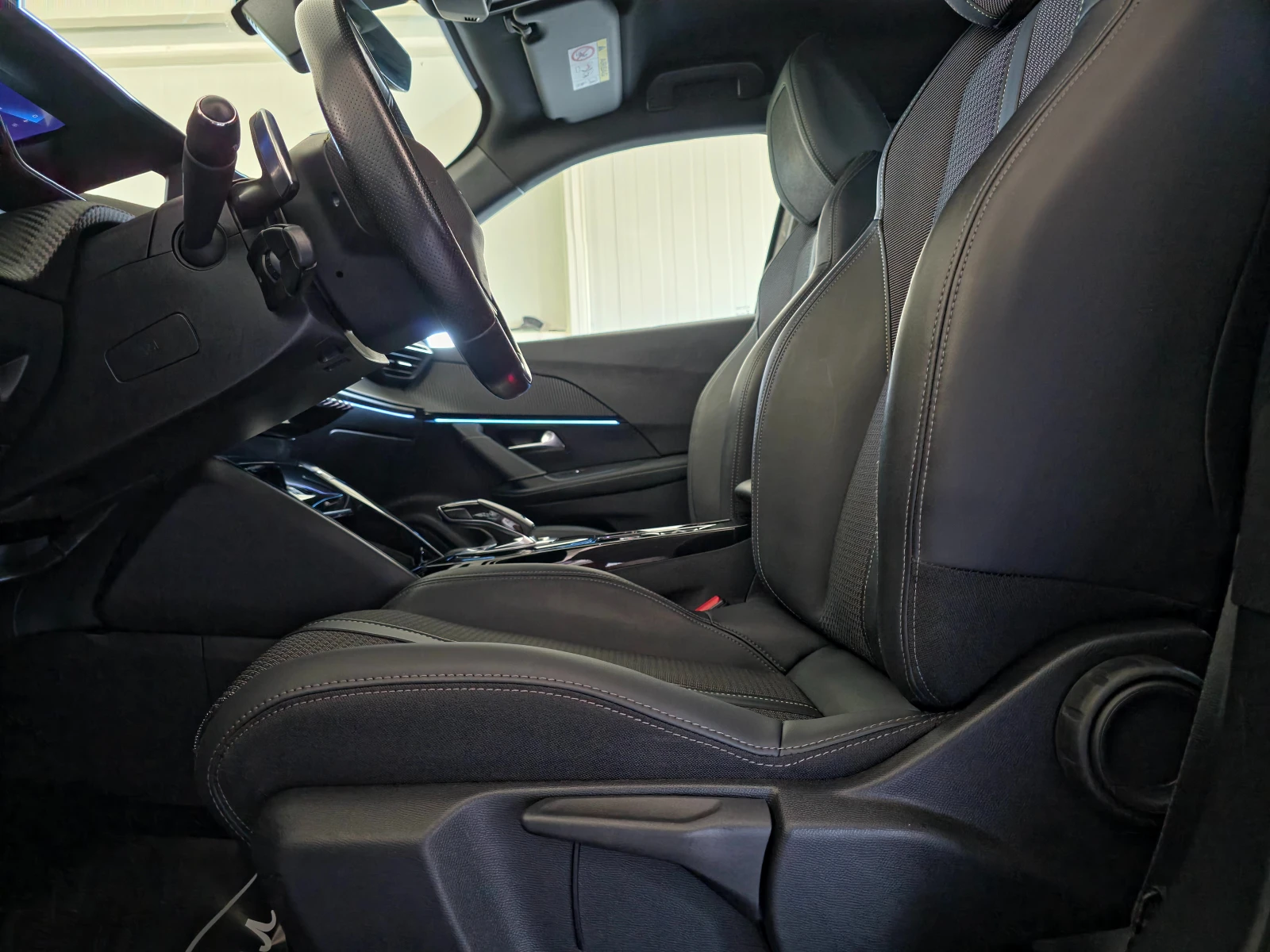 Peugeot 2008 1. 5GT BlueHDi 131 S&S EAT8 - изображение 8