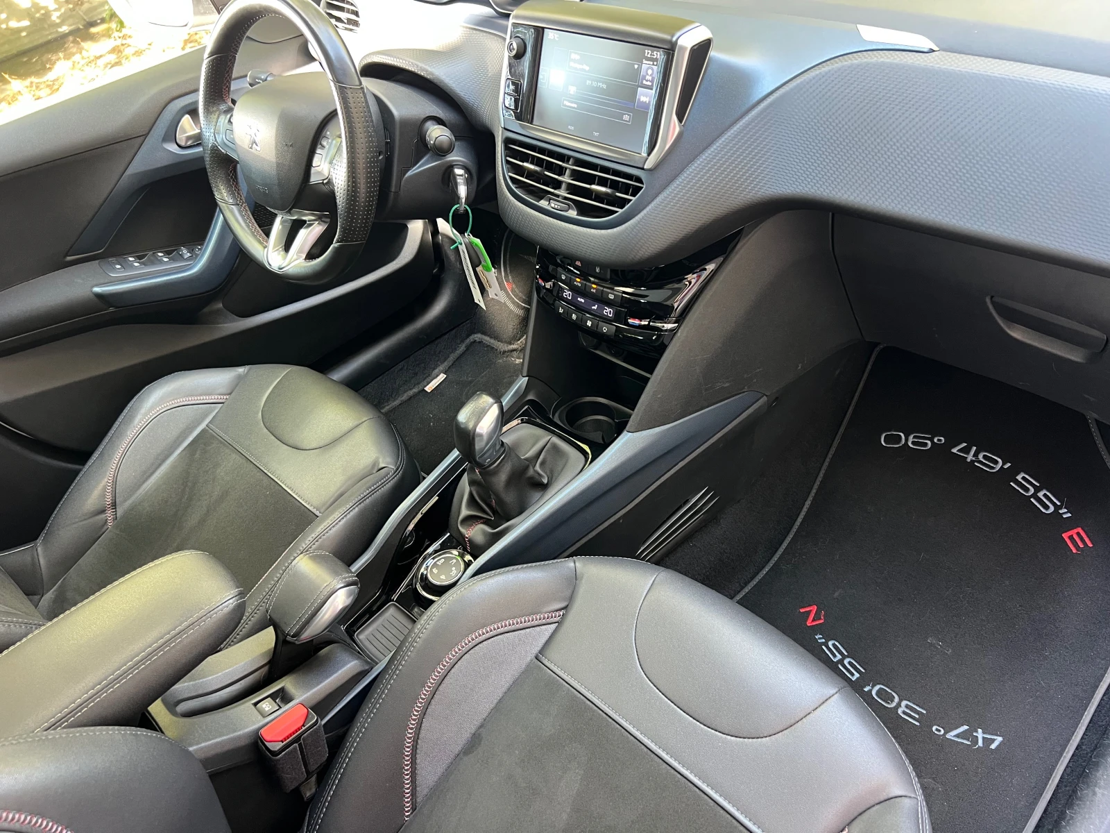 Peugeot 2008 1.6 HDI LED/NAVI/PANORAMA, снимка 11 - Автомобили и джипове - 52901156