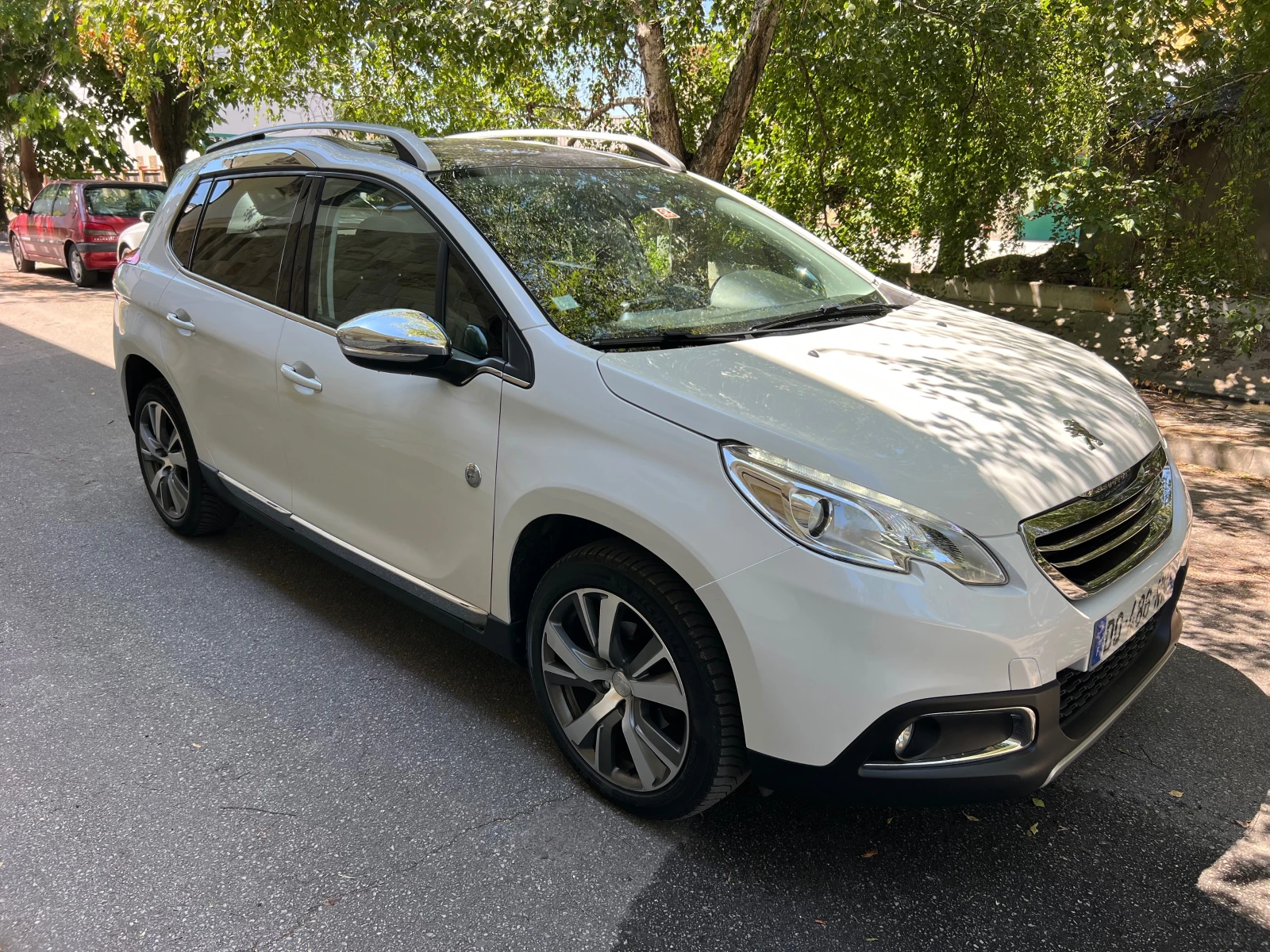 Peugeot 2008 1.6 HDI LED/NAVI/PANORAMA, снимка 2 - Автомобили и джипове - 52901156