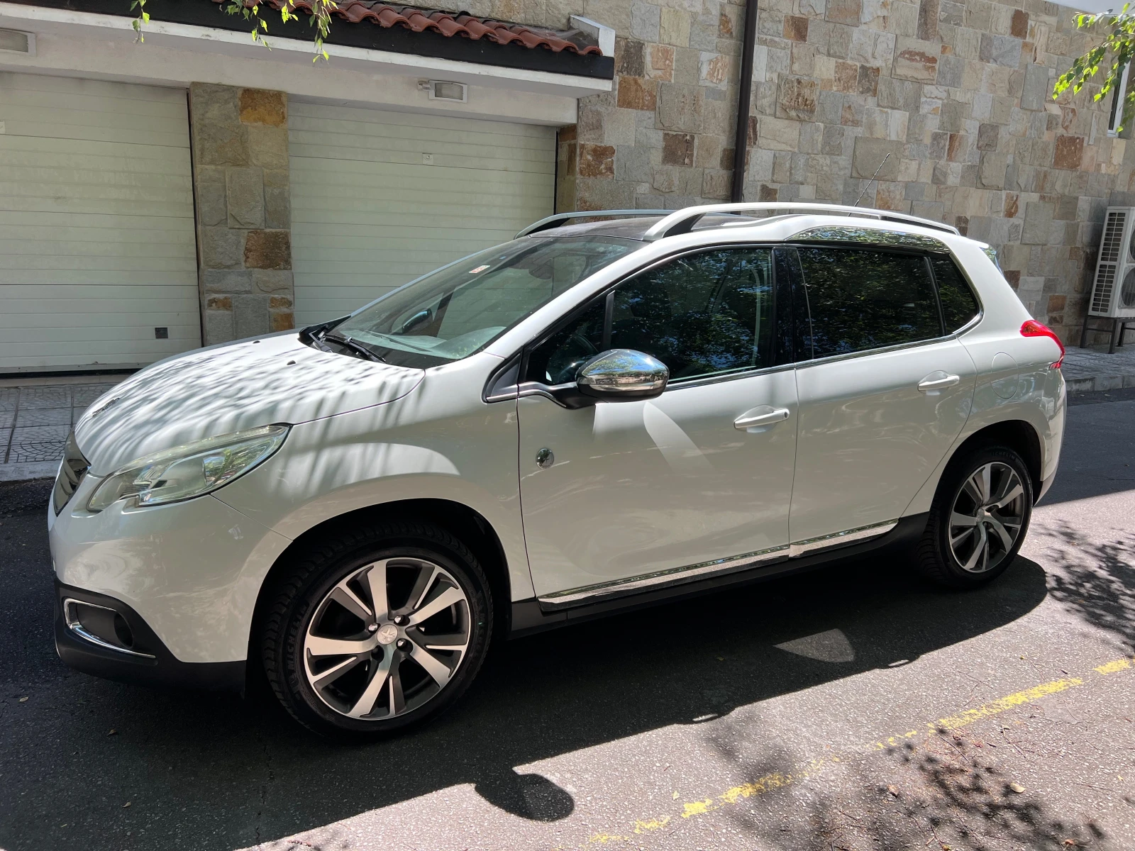 Peugeot 2008 1.6 HDI LED/NAVI/PANORAMA, снимка 5 - Автомобили и джипове - 52901156