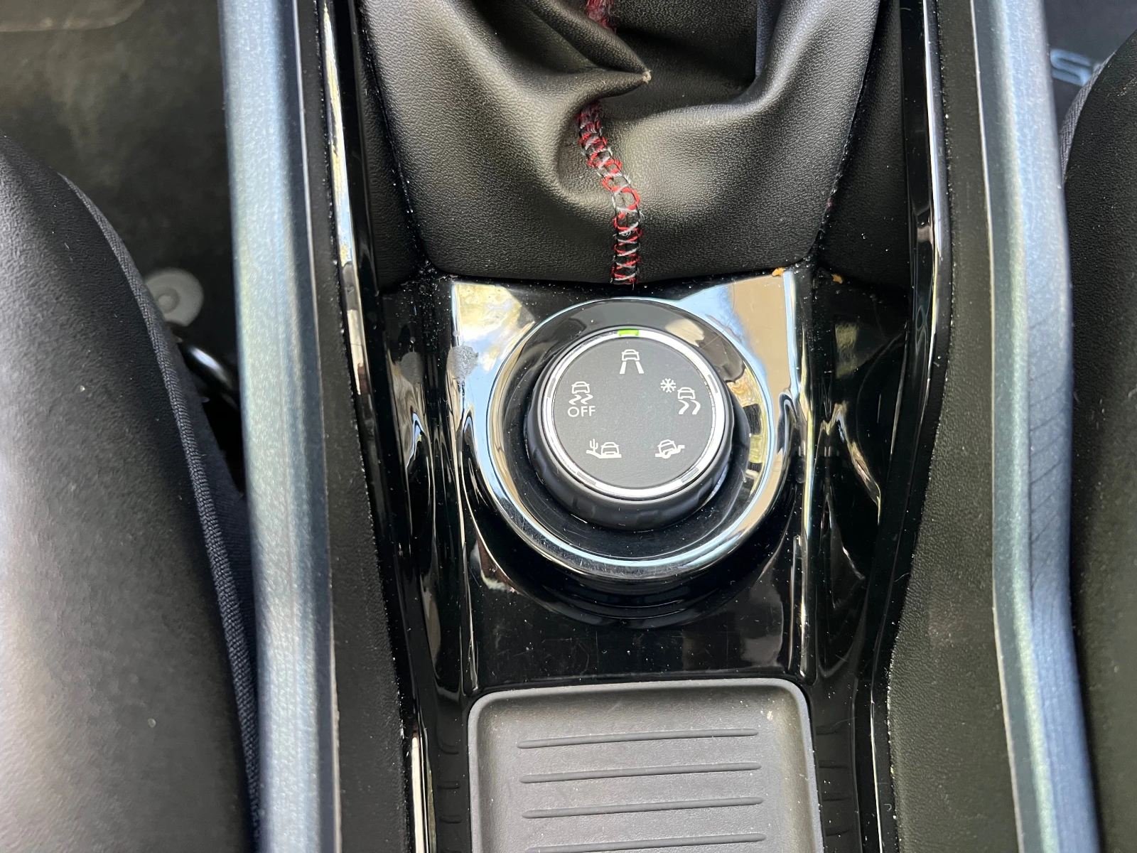 Peugeot 2008 1.6 HDI LED/NAVI/PANORAMA, снимка 14 - Автомобили и джипове - 52901156
